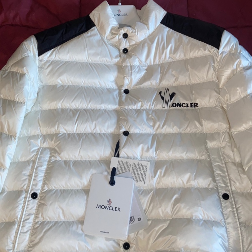 Moncler Alton Giubbotto SIZE 2 ( Small) NEW